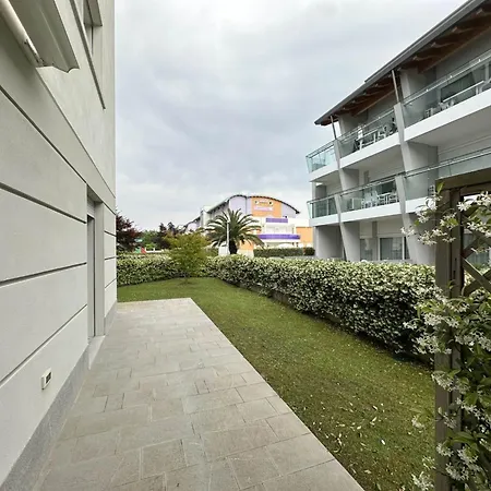 Bright New Between And Centre *