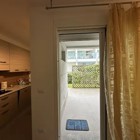 Bright New Between And Centre Апартаменти *